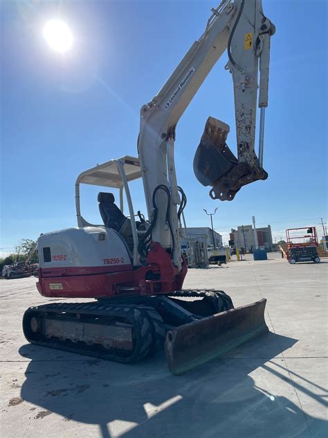 2.5 t excavator for sale|TAKEUCHI TB250.